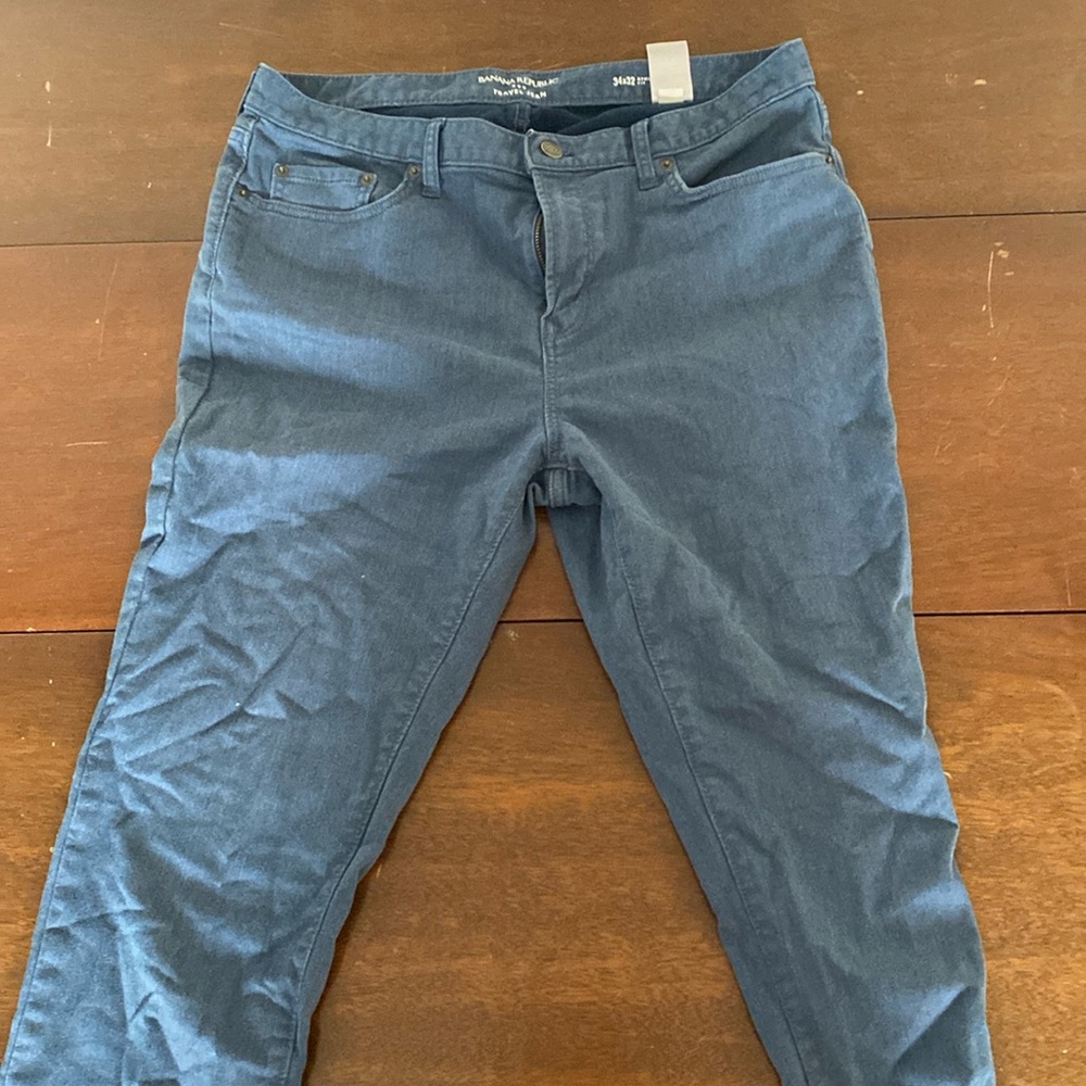 Banana Republic 34-32 Travel Jean. Athletic fit.